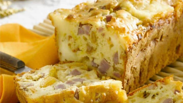 Cake au chevre et lardons 1 1 Savourez notre irrésistible Cake au Chèvre et aux Lardons : Une recette à ne pas manquer !