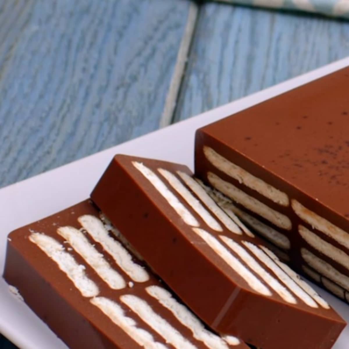 Gâteau au Pudding et aux Biscuits : Un Délice Moelleux et Délicat à Déguster Sans Cuisson !